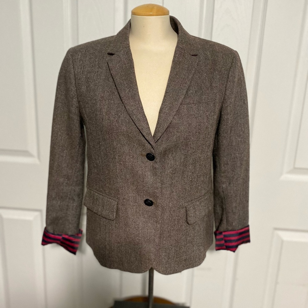 Gorgeous brown blazer with pink accents!